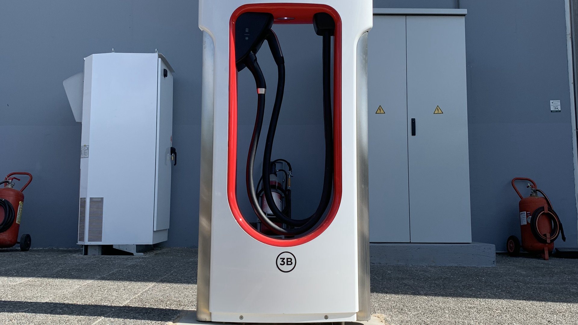 Ταχυφορτιστής Tesla Supercharger στην Αθήνα